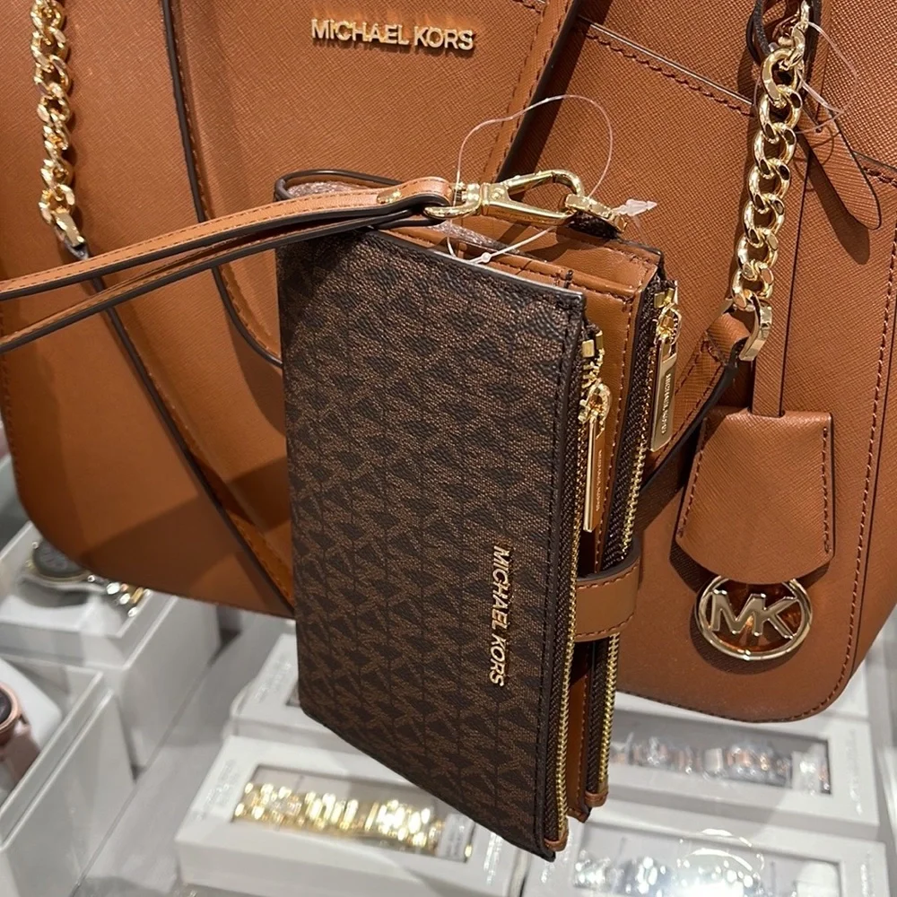 MICHAEL KORS LARGE DOUBLE ZIP WRISTLET PHONEHOLDER WALLET CLUTCH
Brown - Picture 11 of 16